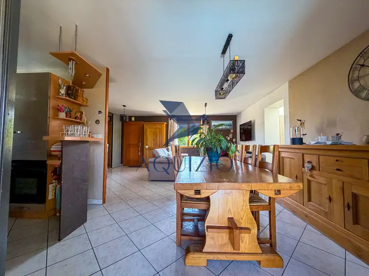 Propriété familiale de 173 m2   Plus de 2 200 m2 de terrain plat, piscine et vue montagnes — photo 5