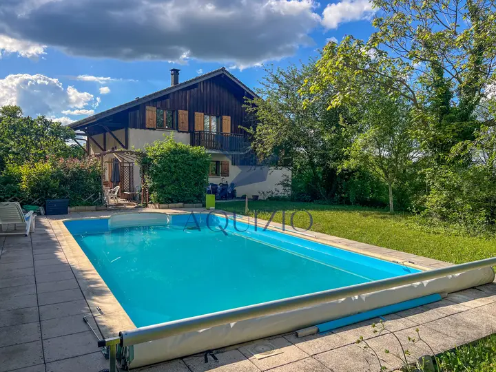 Maison 4 chambres + bureau sur un grand terrain avec piscine